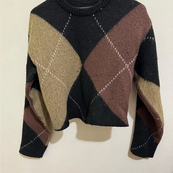 Women's Argyle Sweater - Black, Brown, Tan - Picture 3 of 3